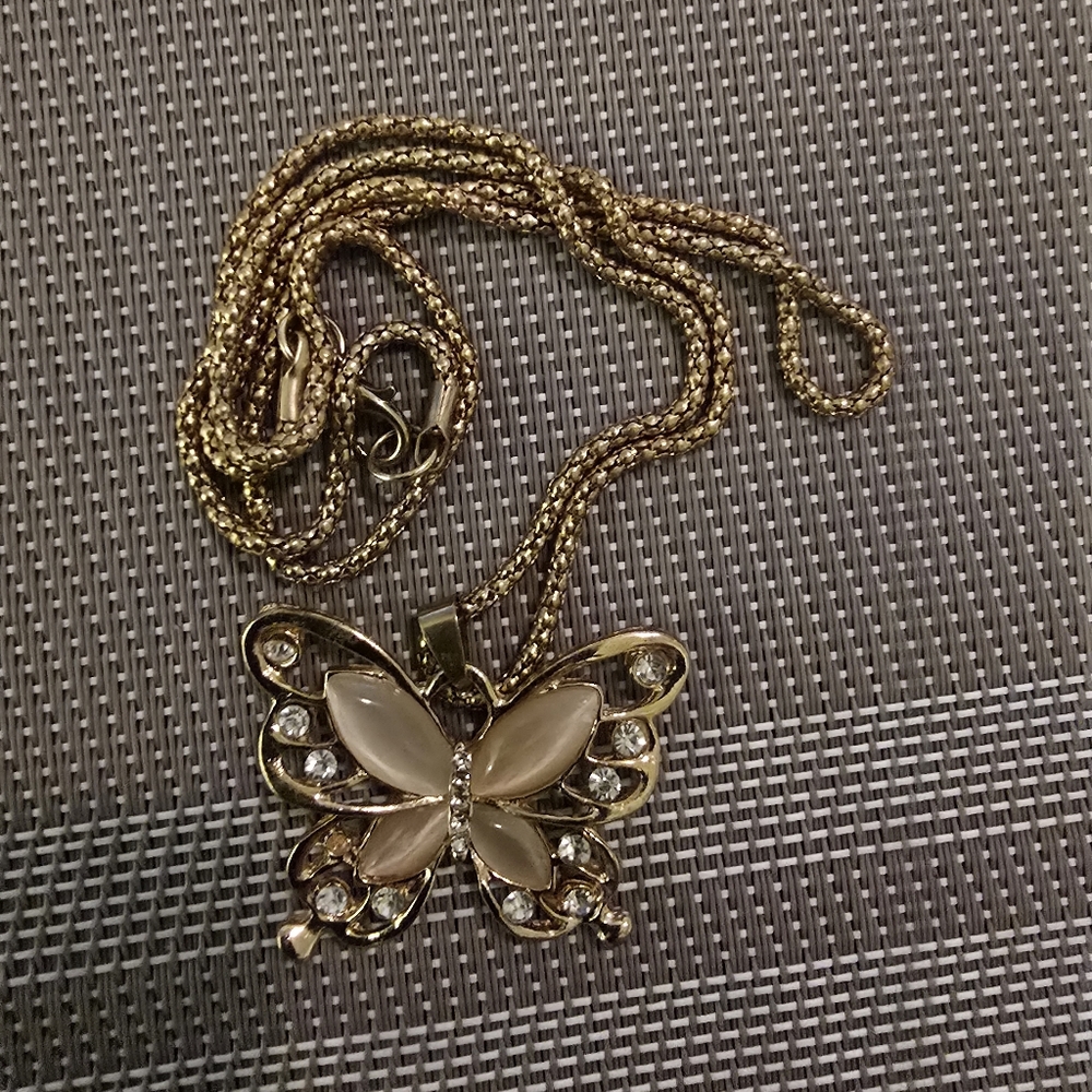 😎Elegant Gold Butterfly Pendant Necklace